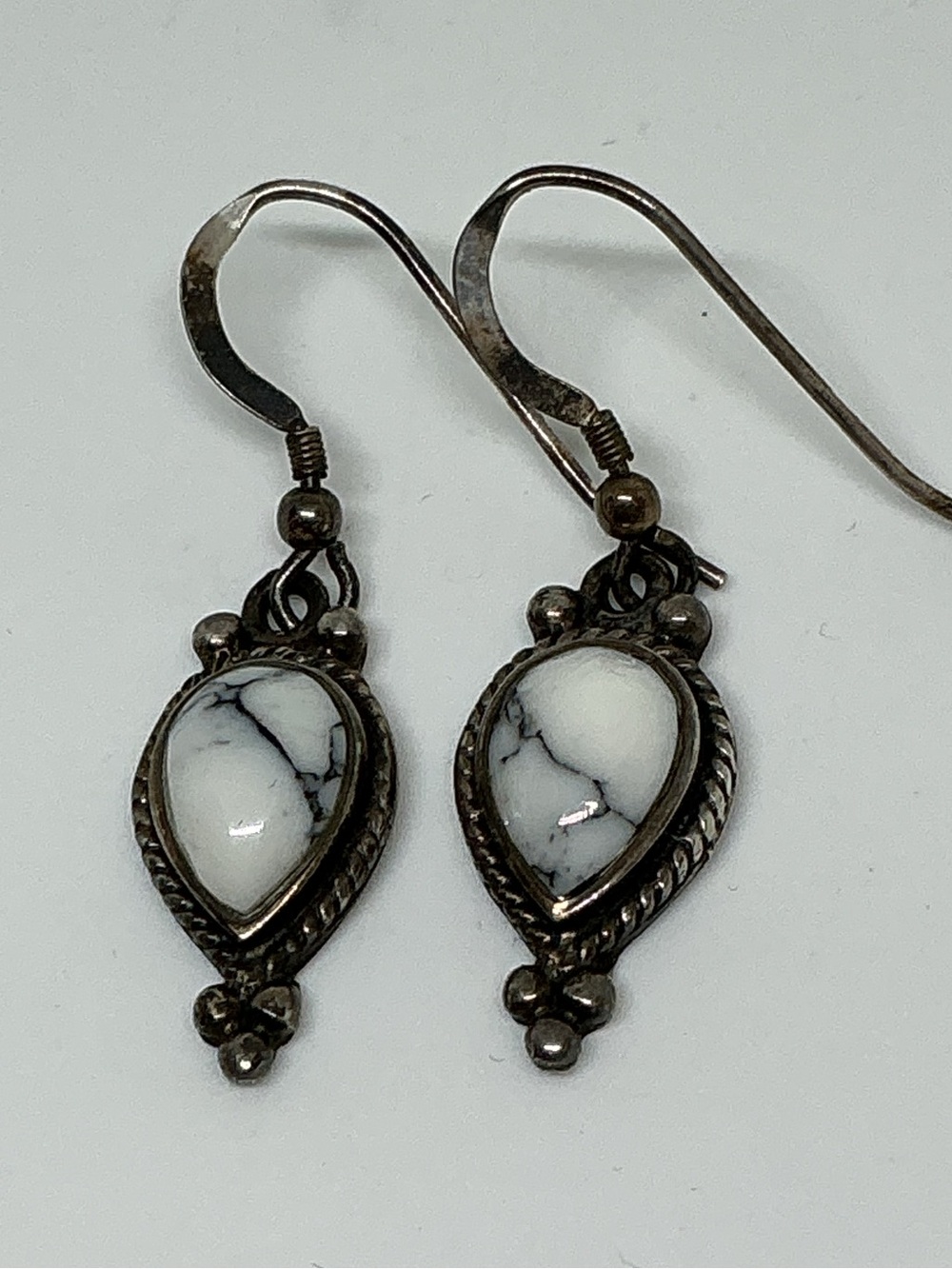 Vintage Sterling White Buffalo Turquoise Teardrop Dangle Earrings Southwestern - Picture 3 of 6